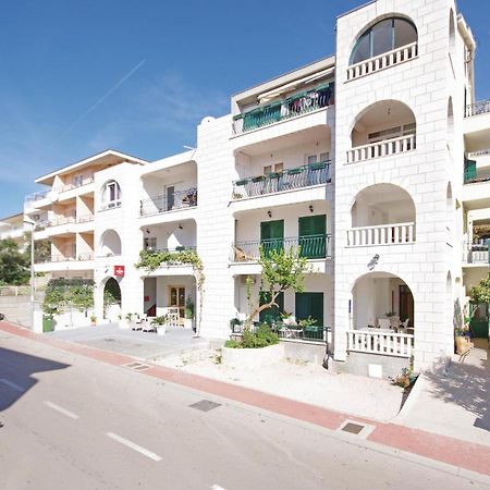 Cozy Apartment In Makarska With Kitchen Buitenkant foto