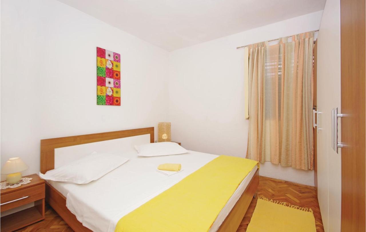 Cozy Apartment In Makarska With Kitchen Buitenkant foto